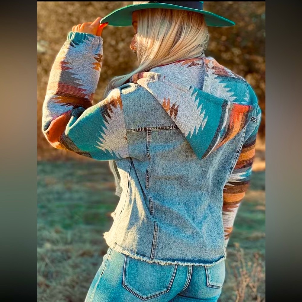 🎁 Blue🌵Aztec Print Distressed Hem Denim Jacket - Picture 2 of 16